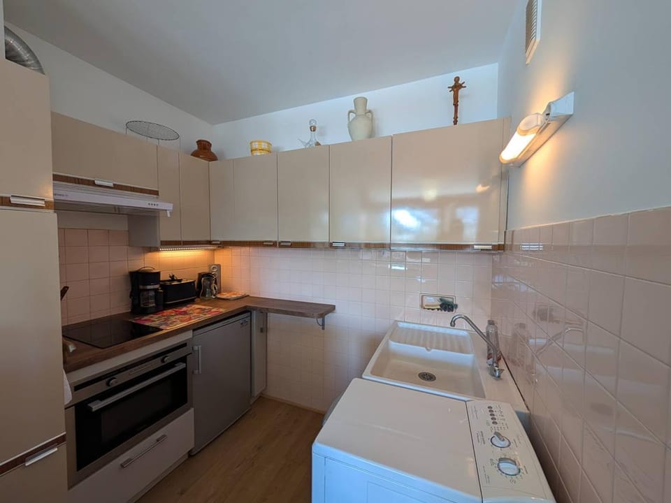 Appartement T2 avec balcon sud et parking privé - FR-1-593-9 Apartment in Catalonia
