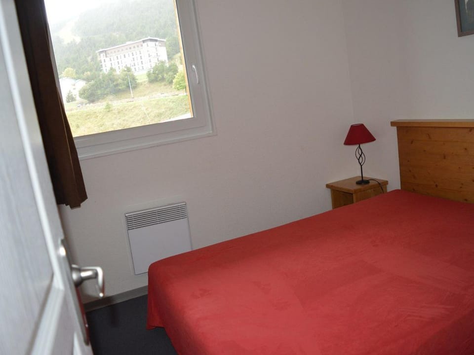 Appartement T3 au pied des pistes avec parking couvert - FR-1-593-56 Apartment in Occitanie