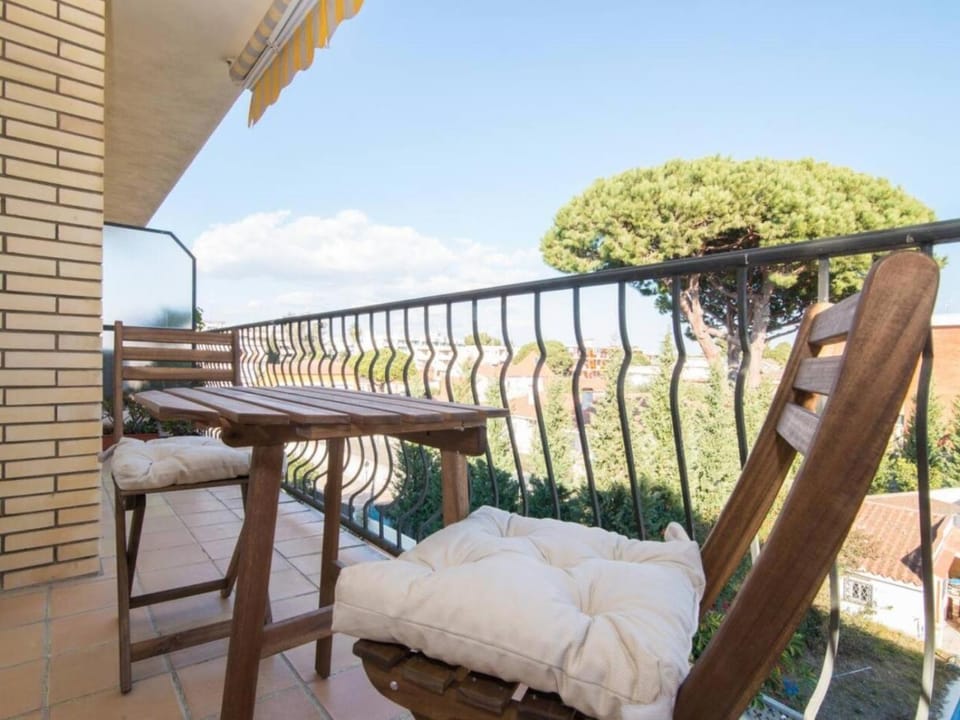 Sunny apartment 3 blocks to the beach Apartment in Castelldefels