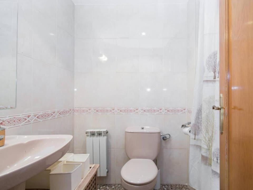 Sunny apartment 3 blocks to the beach Apartment in Castelldefels
