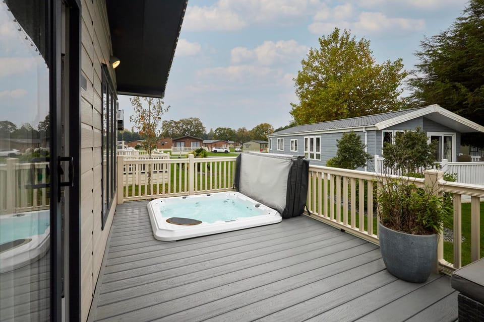 Hot Tub, View (from property/room), Balcony/Terrace