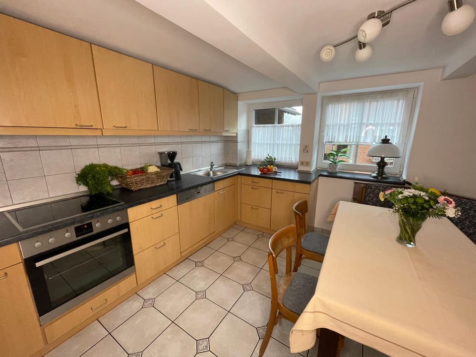 Kitchen or kitchenette, Communal kitchen, microwave, kitchen