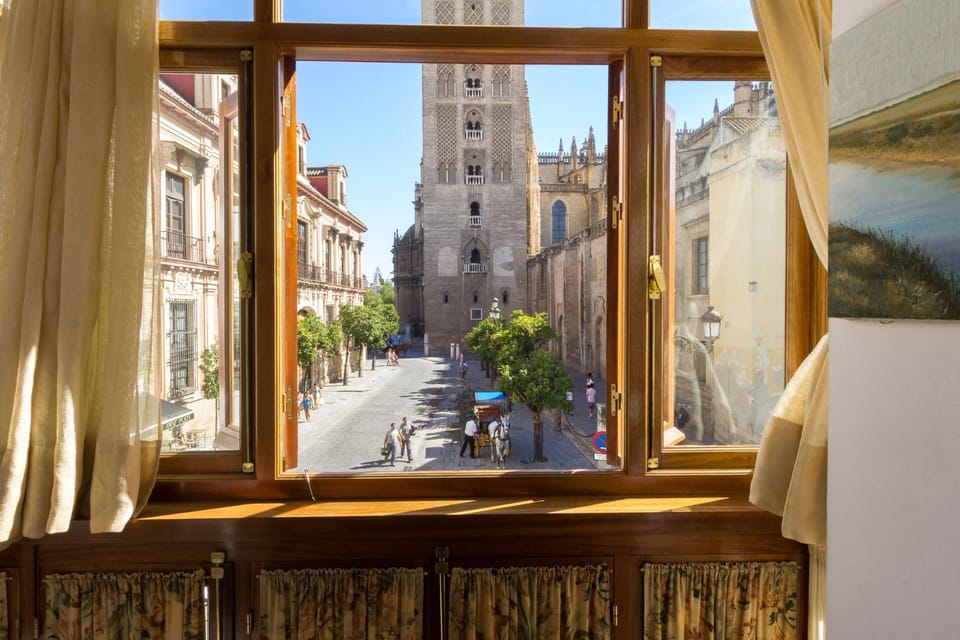 Living room, Landmark view