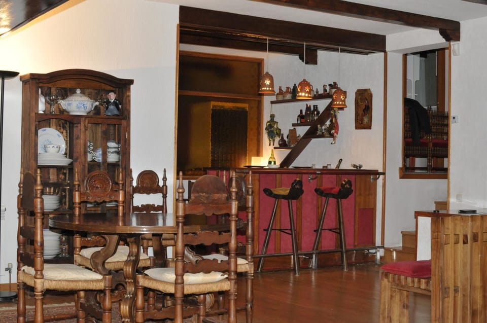 Lounge or bar, Dining area
