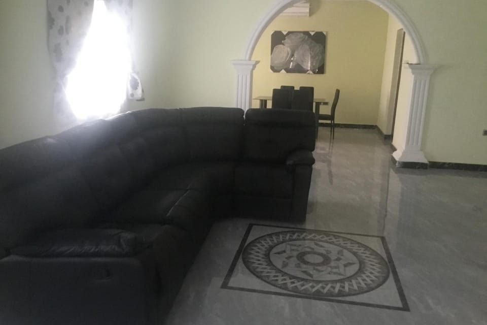 1 Bed Apartment Sleeps 2 - Parking Garden Wifi House in Greater Accra Region, Ghana