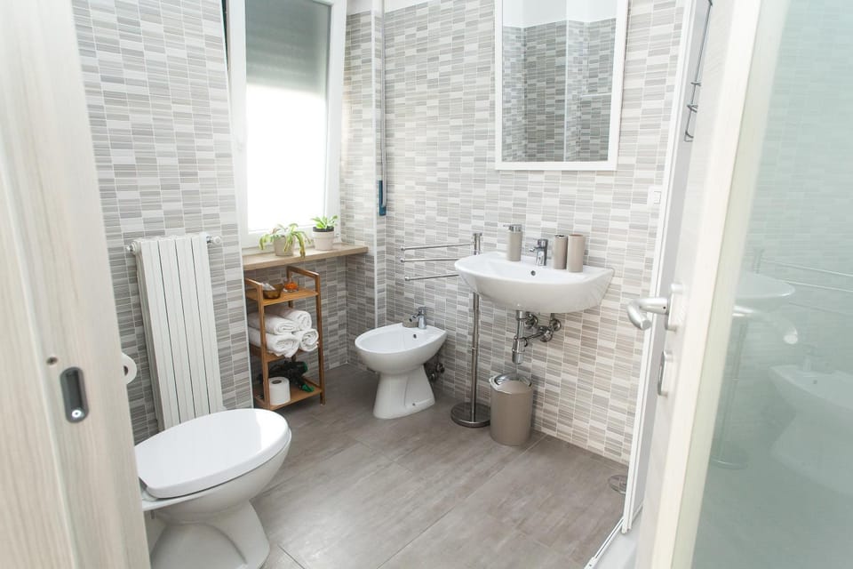 Shower, Bathroom, Pets