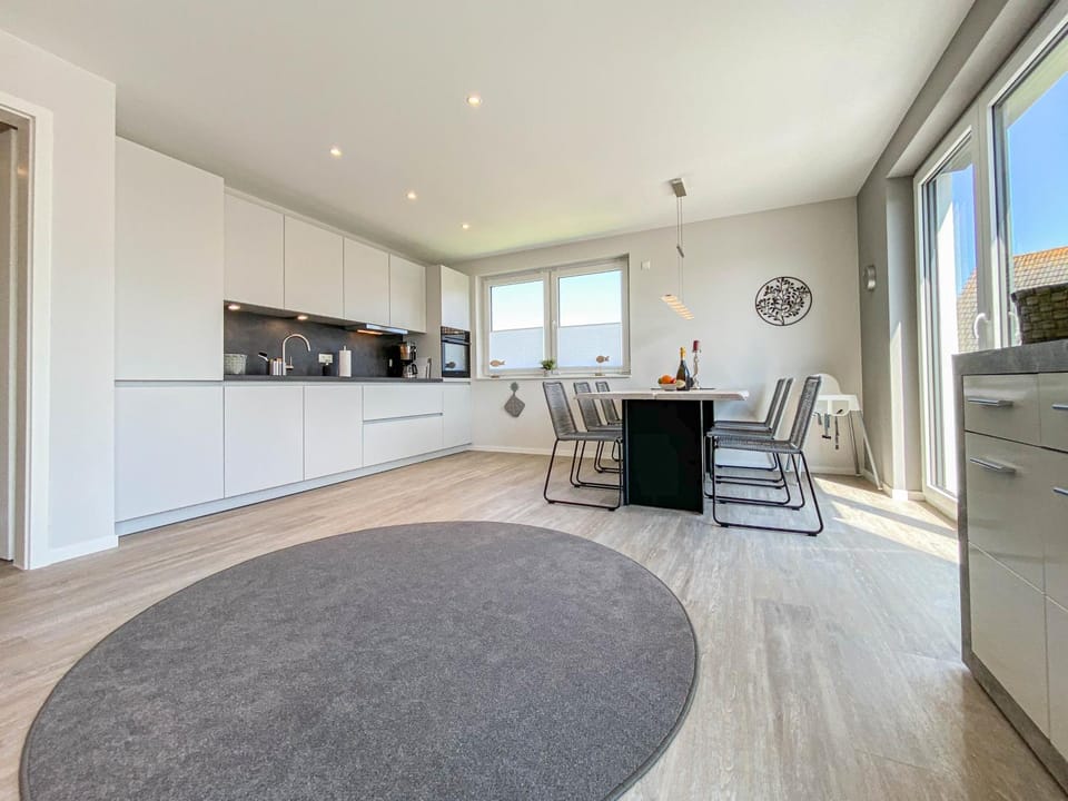 Kitchen or kitchenette, Living room, Seating area, Dining area