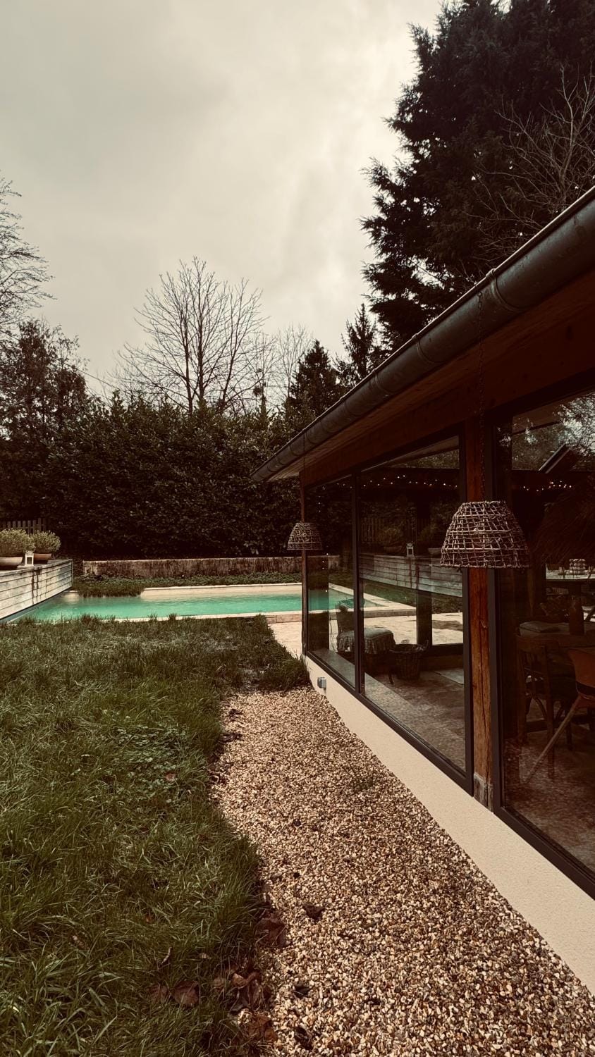 Cottage Normand avec sa grande piscine chauffée toute l année sur parc arboré et clos En plein coeur de la campagne adapté aux kids et Dog friendly Villa in Normandy