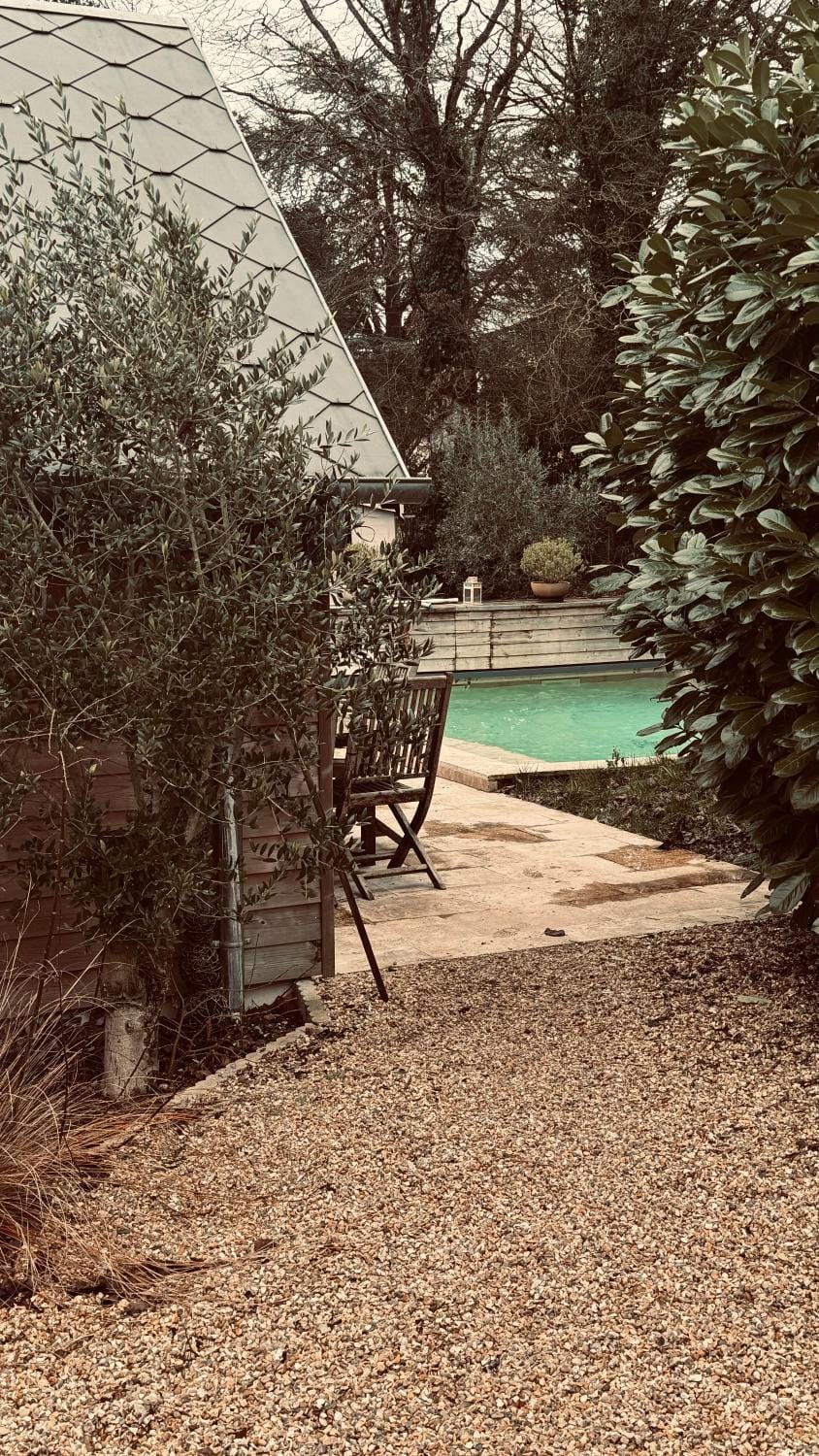 Cottage Normand avec sa grande piscine chauffée toute l année sur parc arboré et clos En plein coeur de la campagne adapté aux kids et Dog friendly Villa in Normandy
