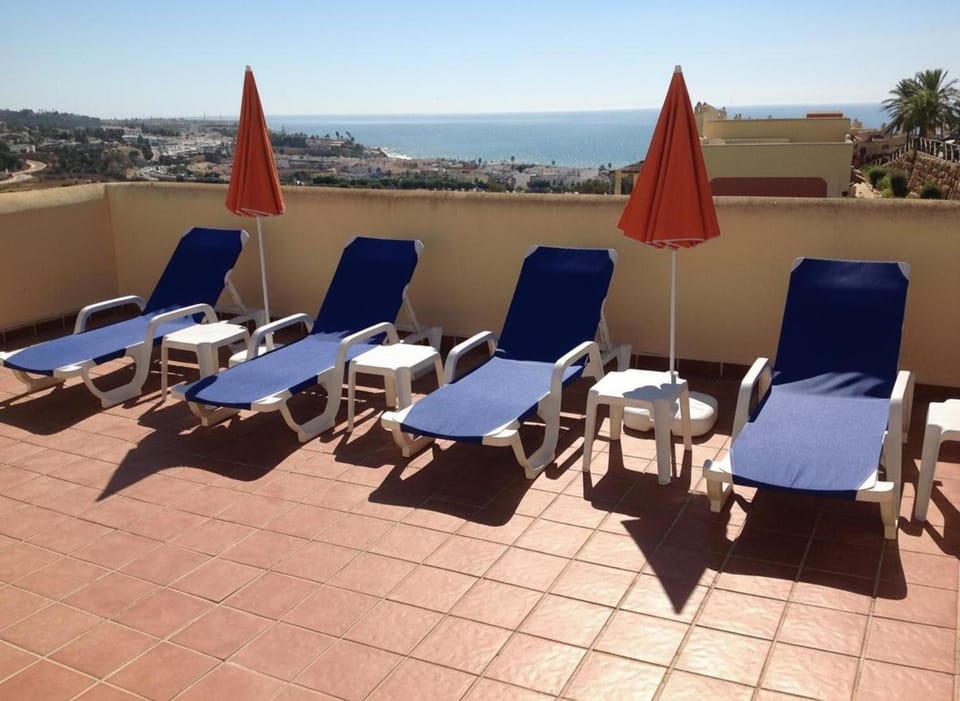 2 Bed Sleeps 4 sea views terrace communal pool Apartment in Costa del Sol