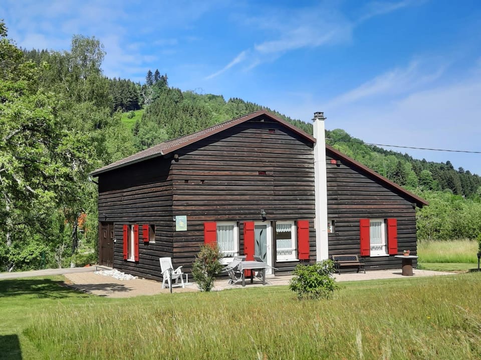 Chalet familial avec grand jardin et équipements pour enfants, à 500m du centre de Ban-sur-Meurthe - FR-1-589-33 House in Vosges