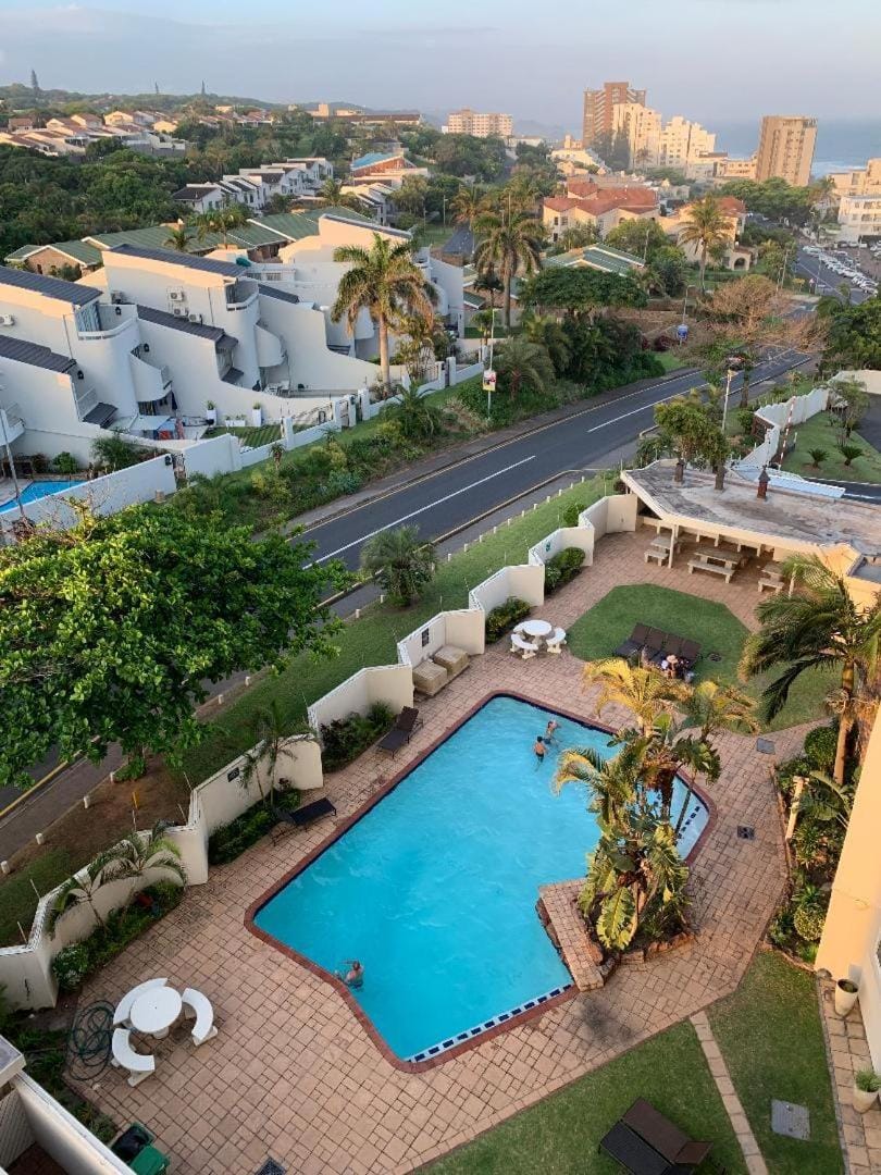 Bird's eye view, Pool view