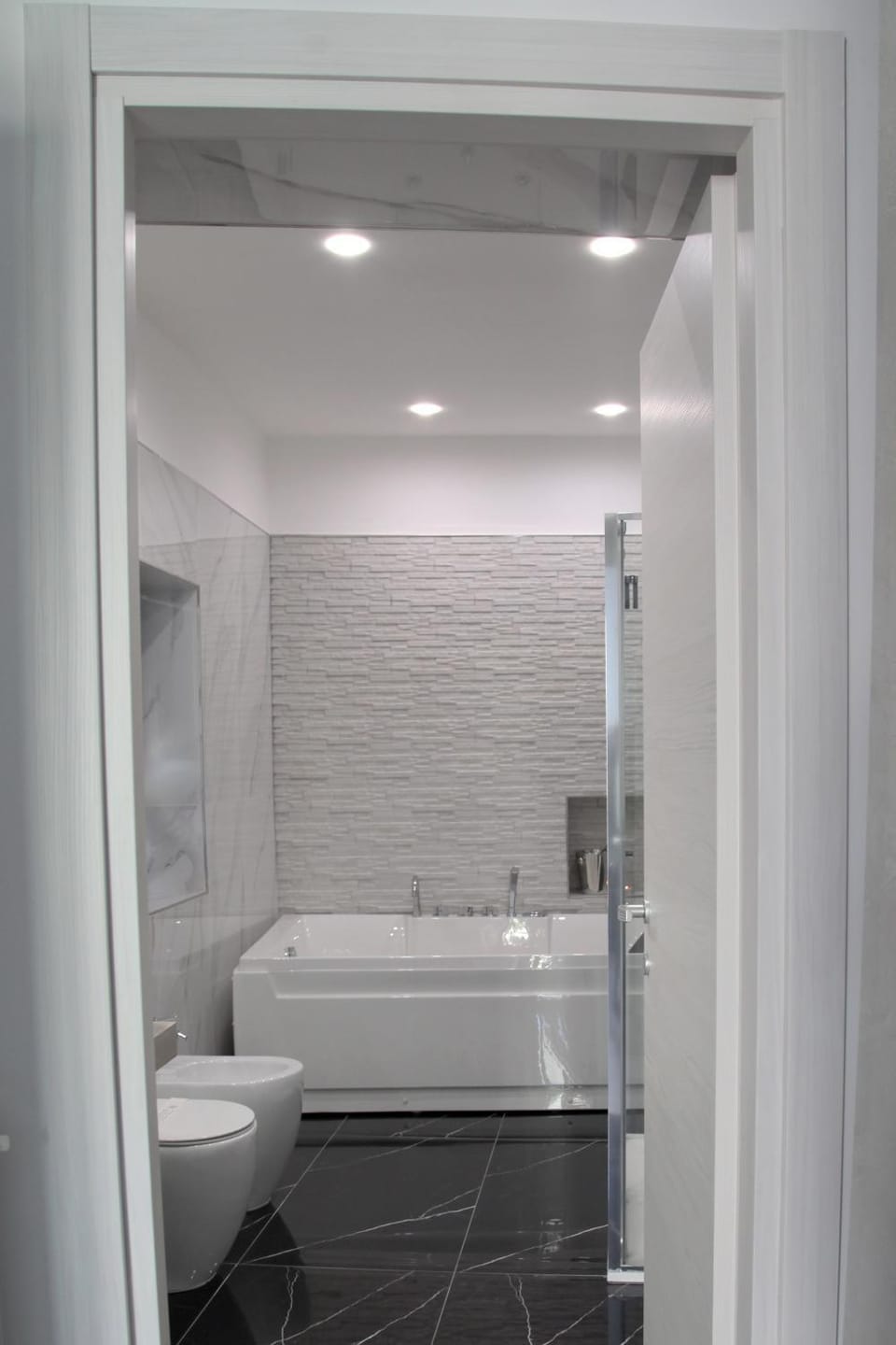Shower, Hot Tub, Bedroom