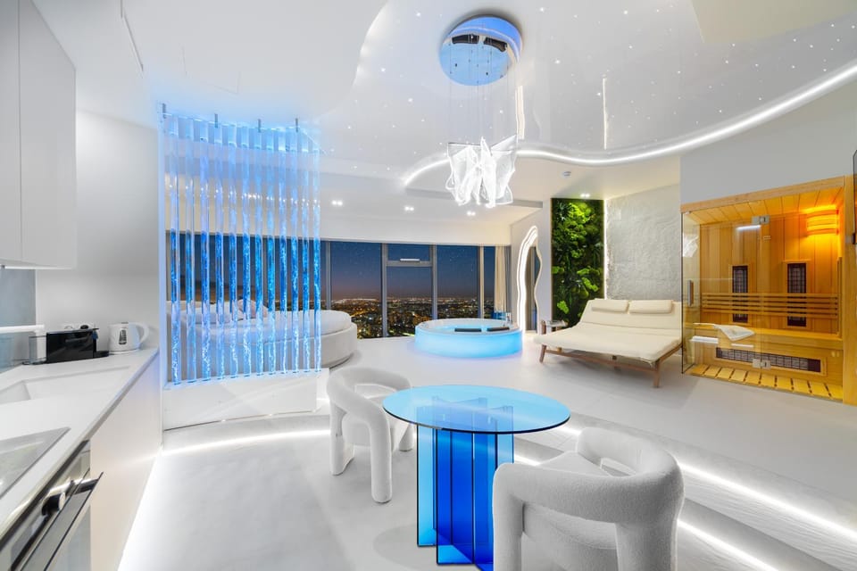 Hot Tub, TV and multimedia, Living room, Seating area