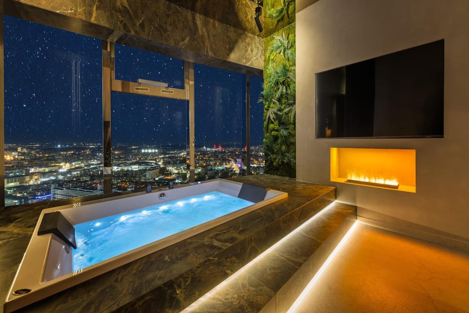 Hot Tub, TV and multimedia, View (from property/room), fireplace