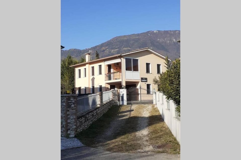Property building, Neighbourhood