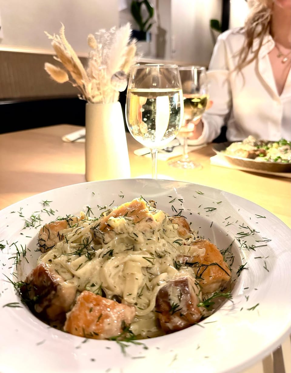 Restaurant/places to eat, Food and drinks, Dinner, Drinks