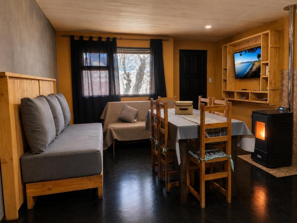 Property building, Communal lounge/ TV room, TV and multimedia, Living room, Decorative detail, Breakfast