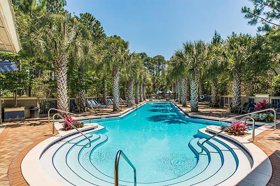 Calm Breeze Cottage House in South Walton County