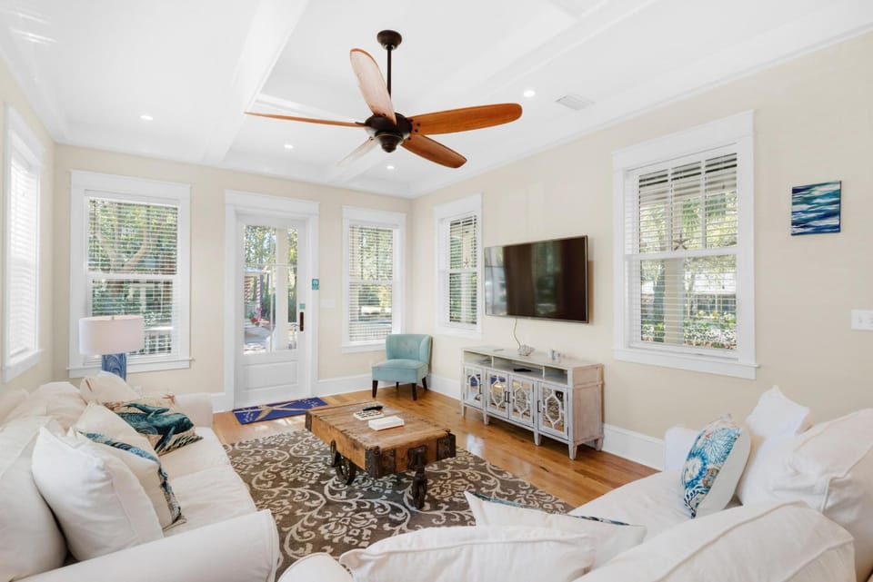 Calm Breeze Cottage House in South Walton County