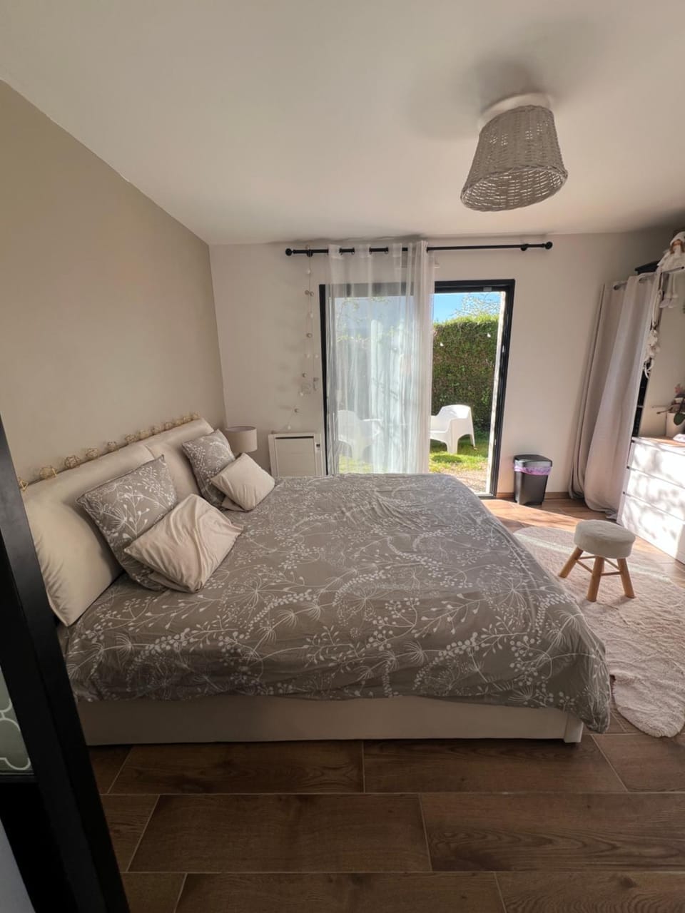 Quiniere - Entre Lac et Forêt - 25 m2 indépendant avec piscine Bed and Breakfast in Blois