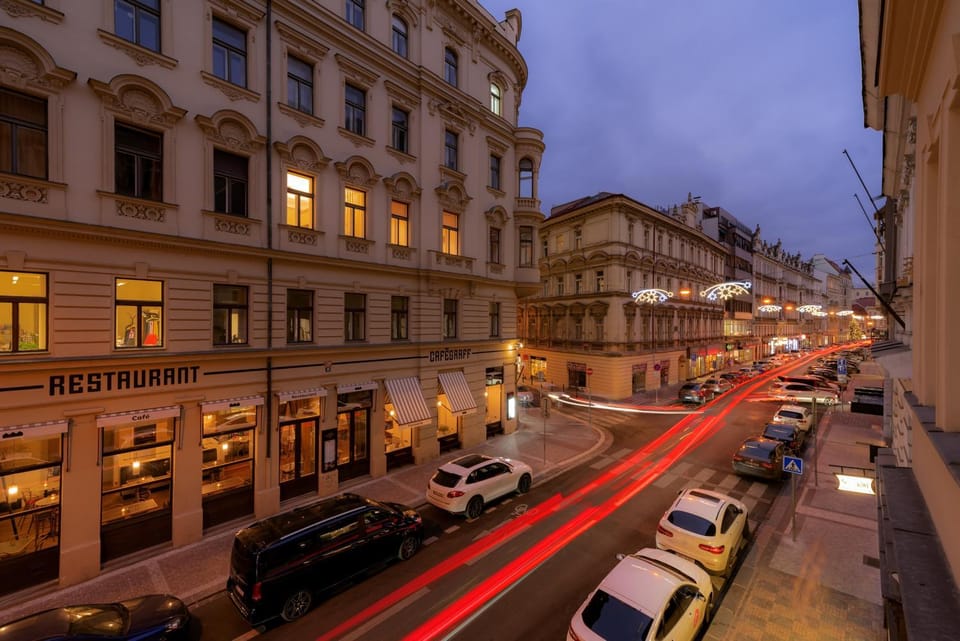 Facade/entrance, City view, Street view