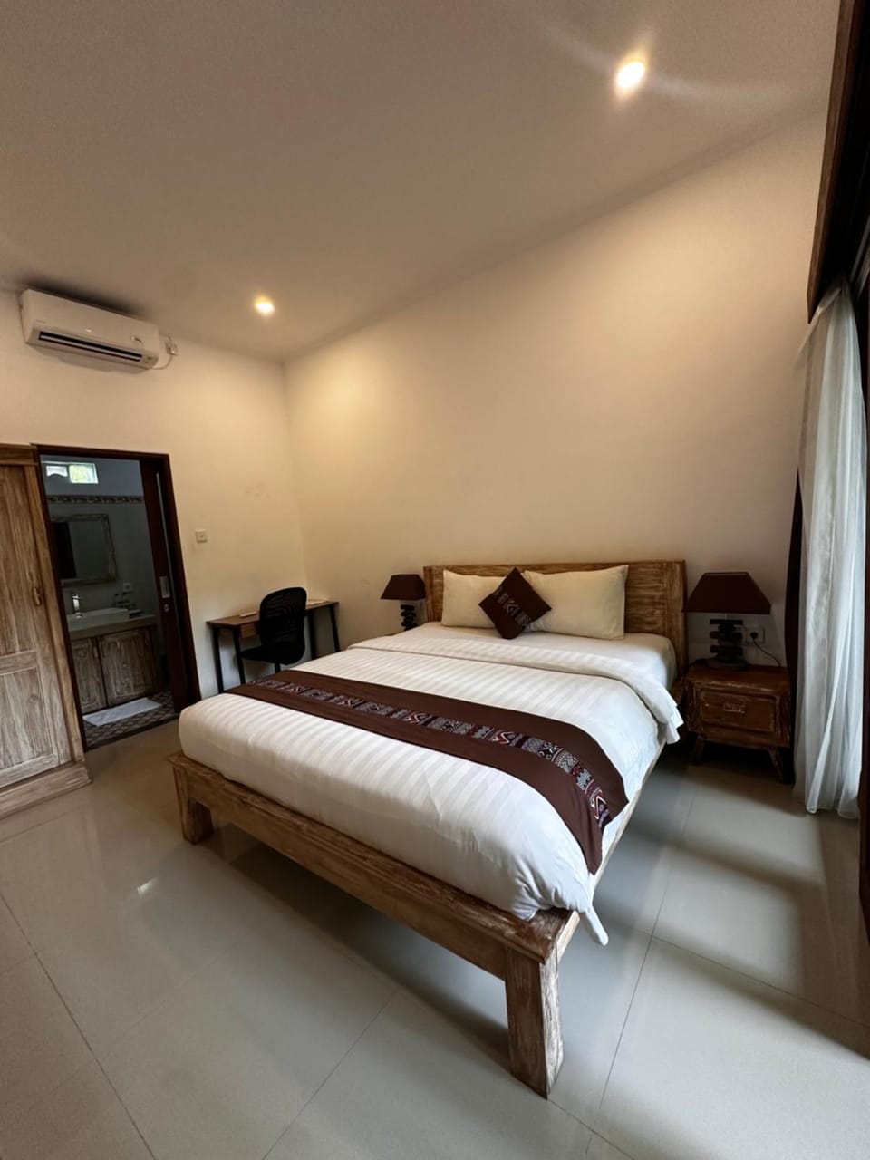 Bed, Bedroom, air conditioner