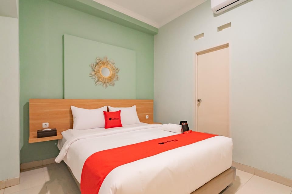 RedDoorz Plus @ Bagusrangin Street Hotel in Bandung