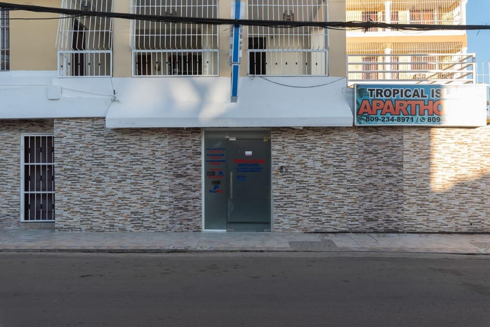 Modern 1-Bedroom Apartment with Private Balcony Fast Wi-Fi Santo Domingo Este Apartment in Santo Domingo Este