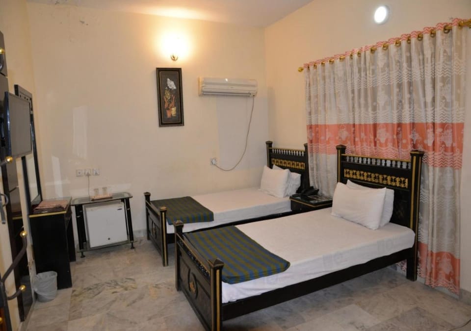 Bed, TV and multimedia, Bedroom, internet, towels, air conditioner