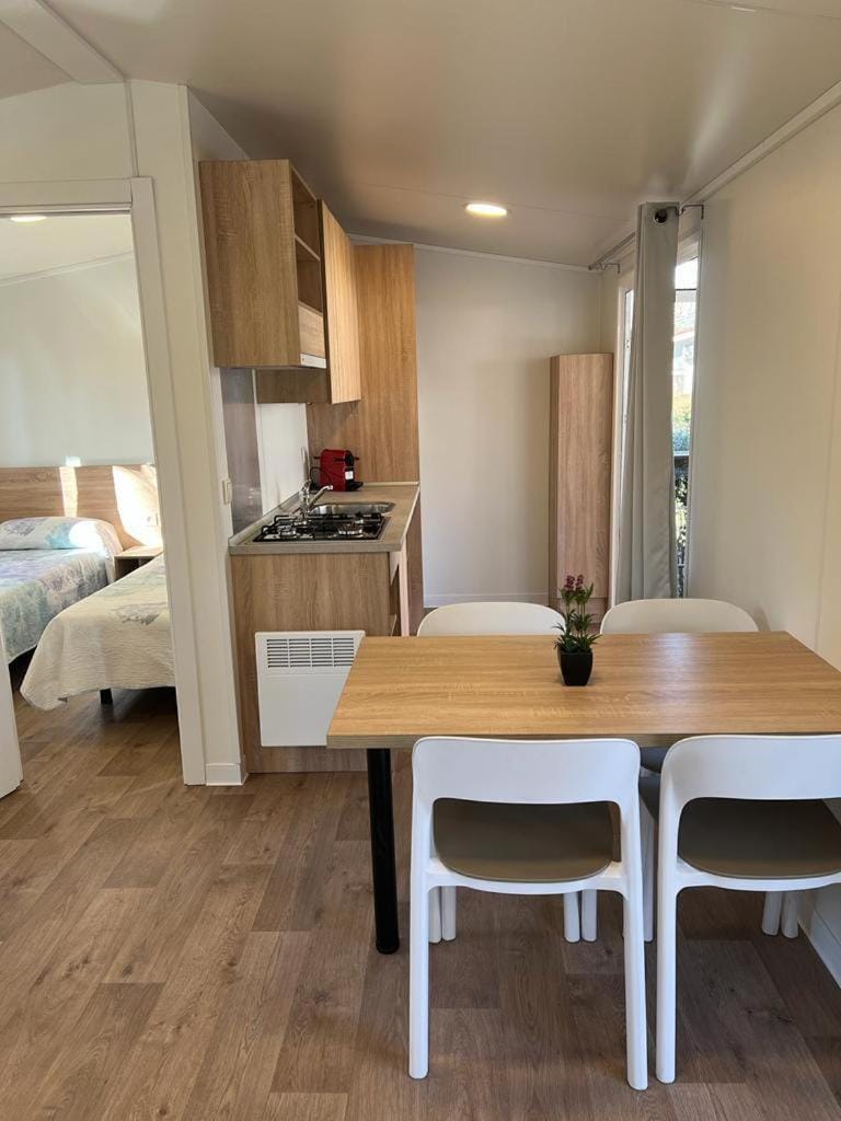 Bungalows & Albergue La Playa Campground/ 
RV Resort in Logrono
