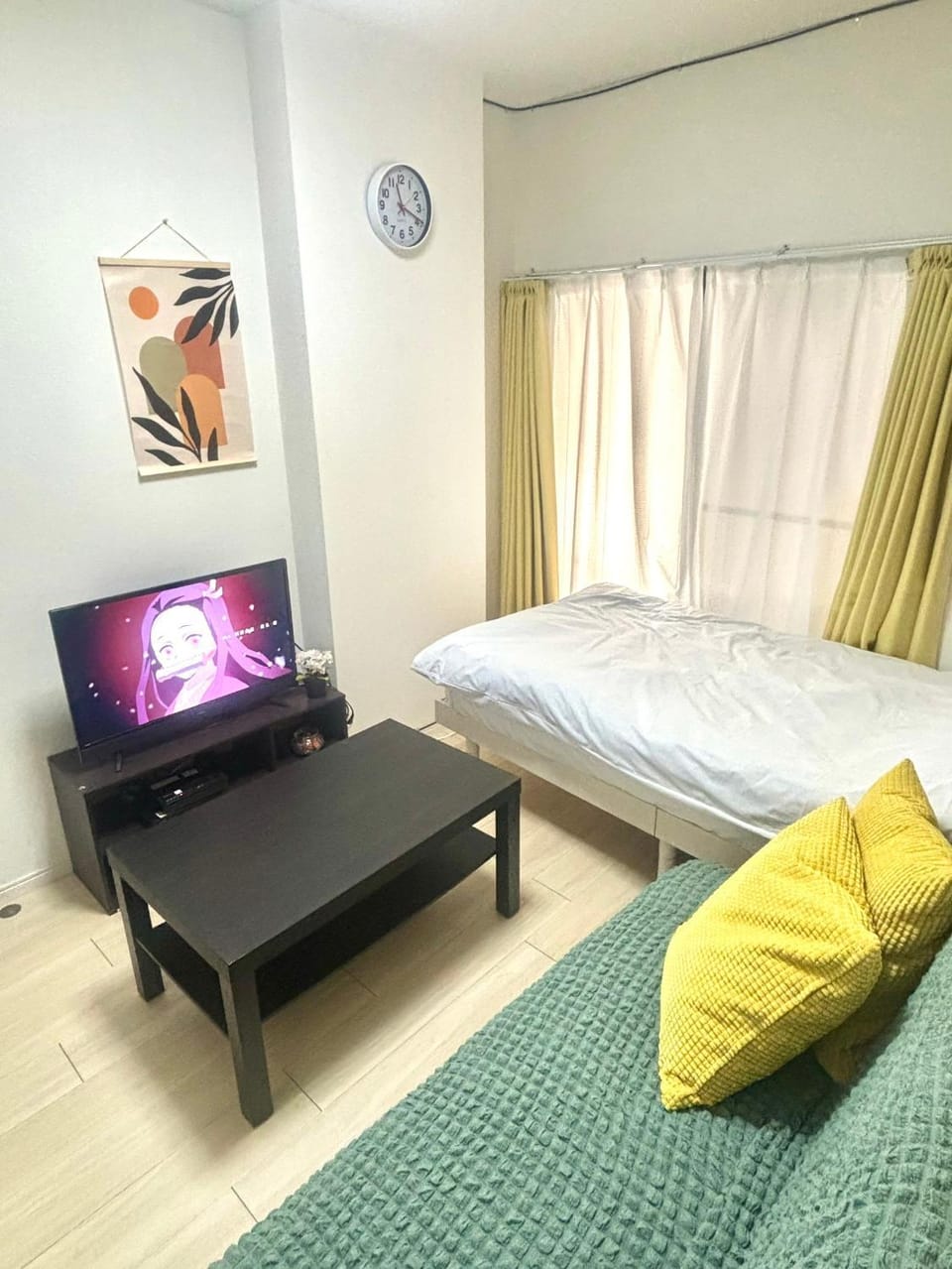 Bed, TV and multimedia, Living room