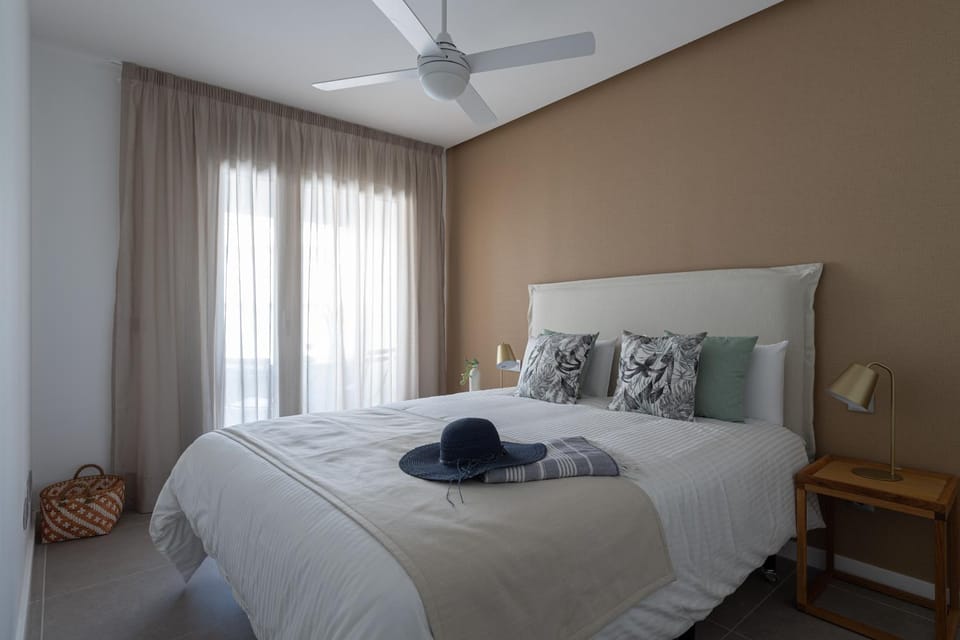 Bed, Bedroom, fireplace