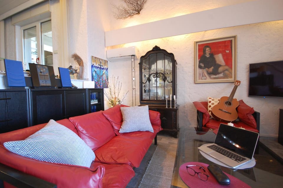 Living room, Seating area