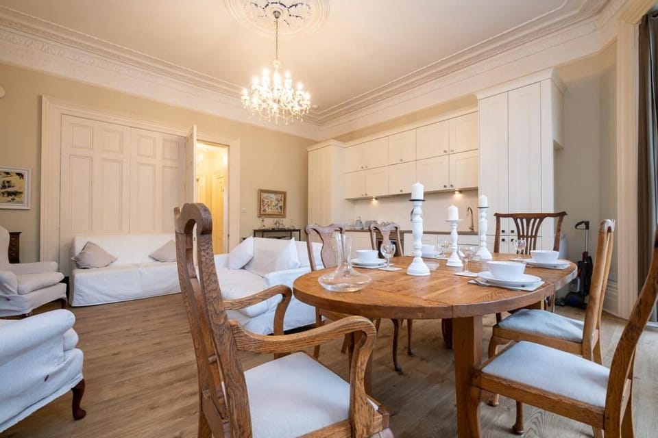 Host & Stay - Brunswick Sea View Apartment in Hove