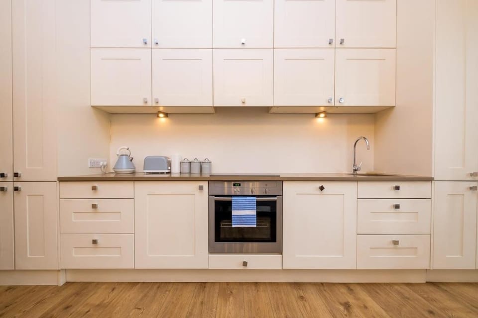 Host & Stay - Brunswick Sea View Apartment in Hove