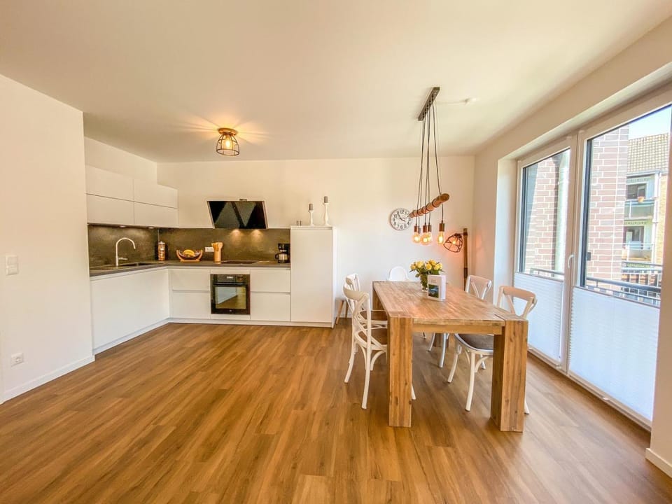 Kitchen or kitchenette, Living room, Seating area, Dining area