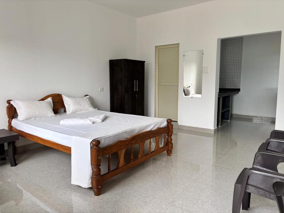 Bed, Bathroom, Kitchen or kitchenette, Bedroom, wardrobe