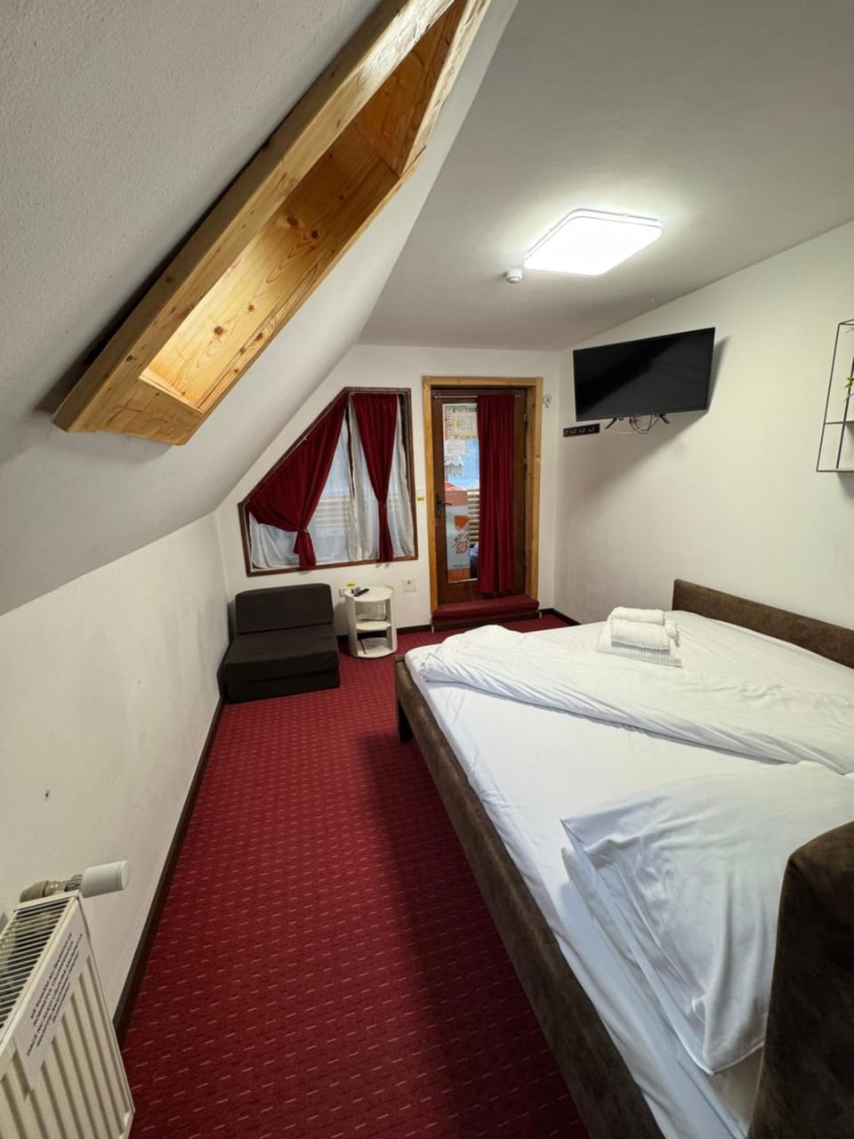 Pensiunea La Sishe Valea Putnei Bed and Breakfast in Romania