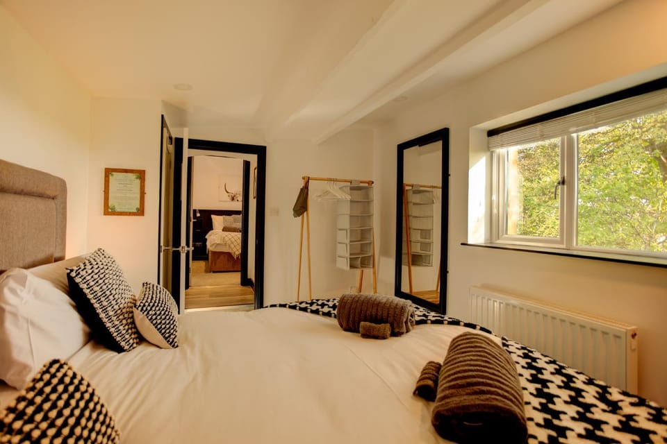 The Parlour - The Cottages at Blackadon Farm House in England
