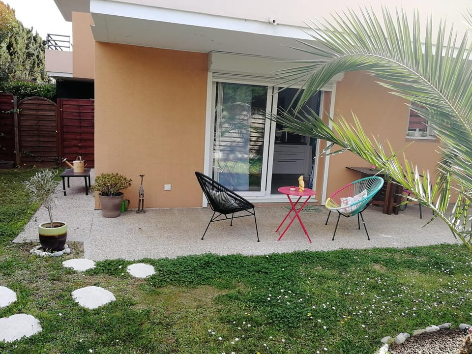Garden, Garden, Balcony/Terrace