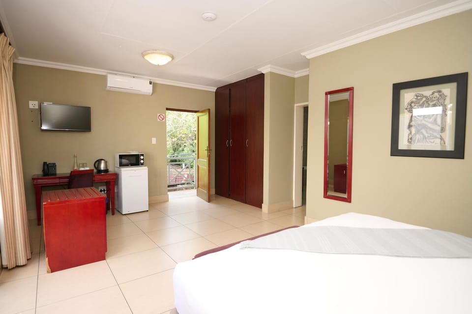 Tamboti Guest Lodge Bed and Breakfast in Pretoria