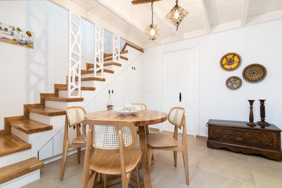 Seating area, Dining area
