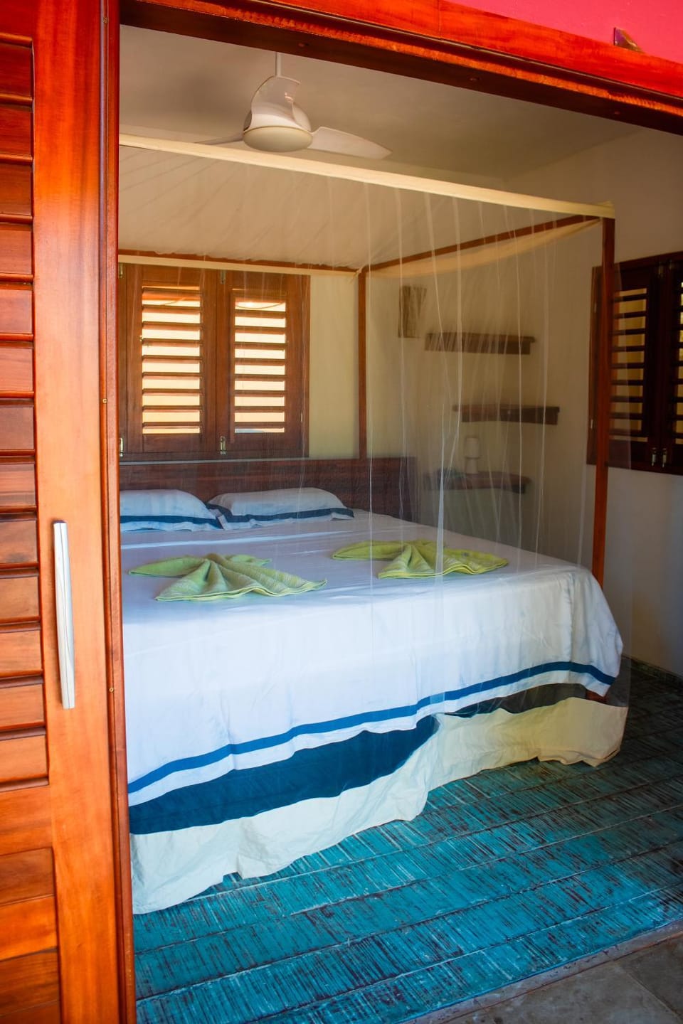 Bed, Photo of the whole room, Decorative detail, Bedroom, Garden view