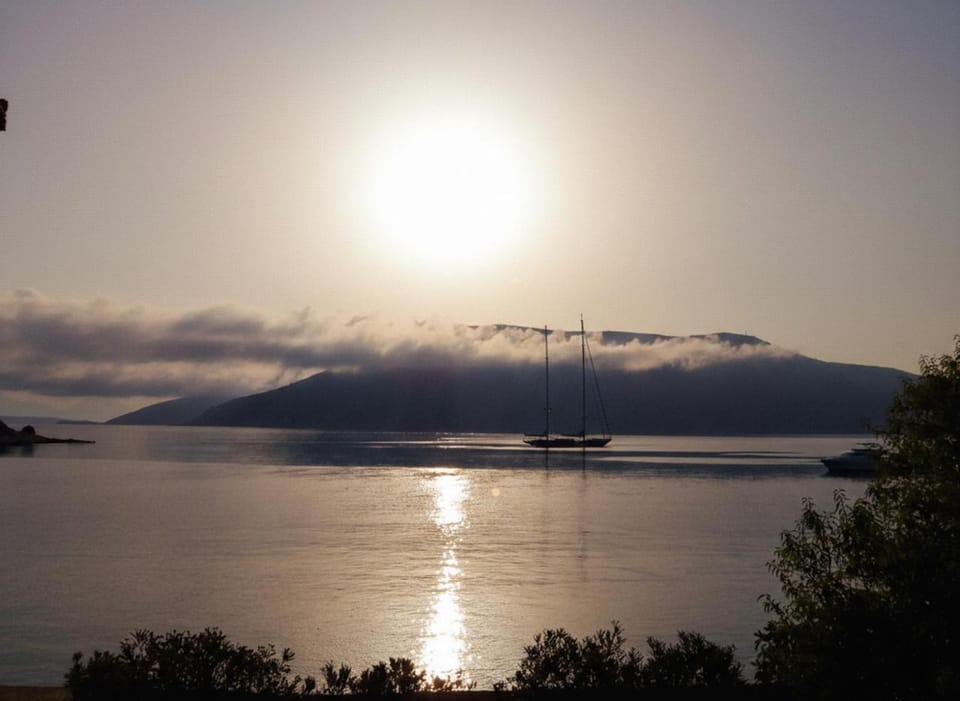 Mountain view, Sea view