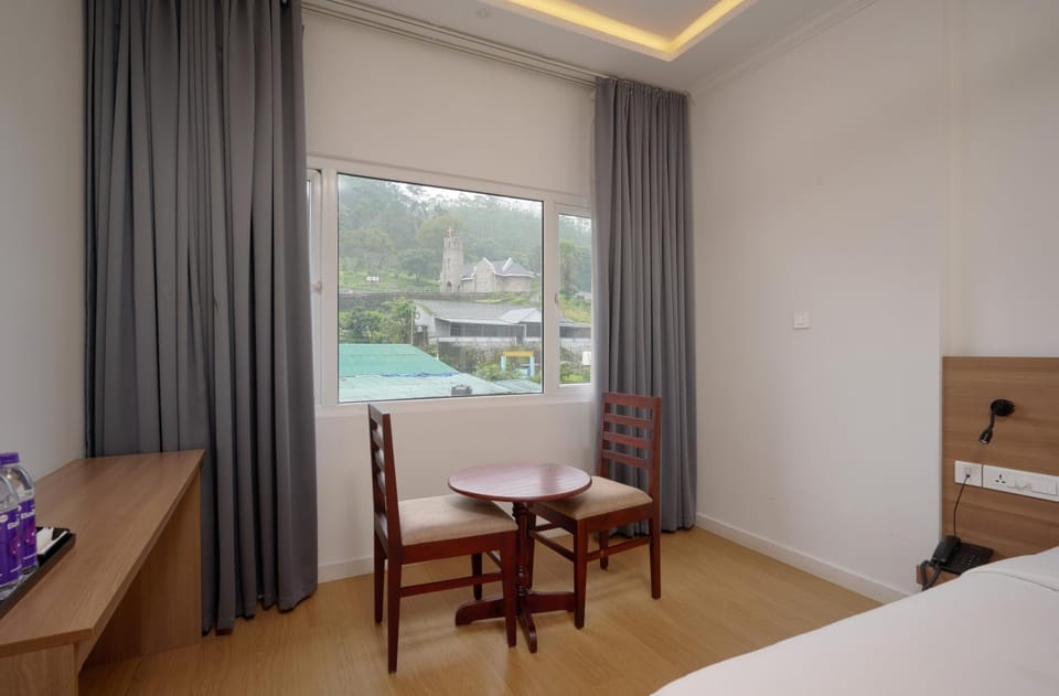View (from property/room), Dining area, Landmark view