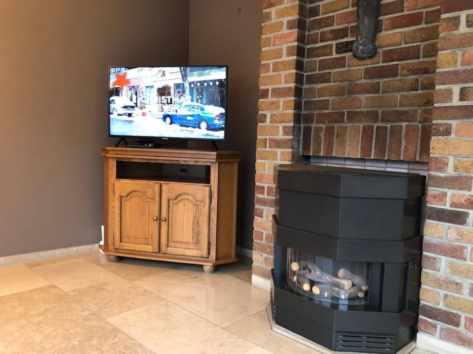 Communal lounge/ TV room, TV and multimedia, Evening entertainment