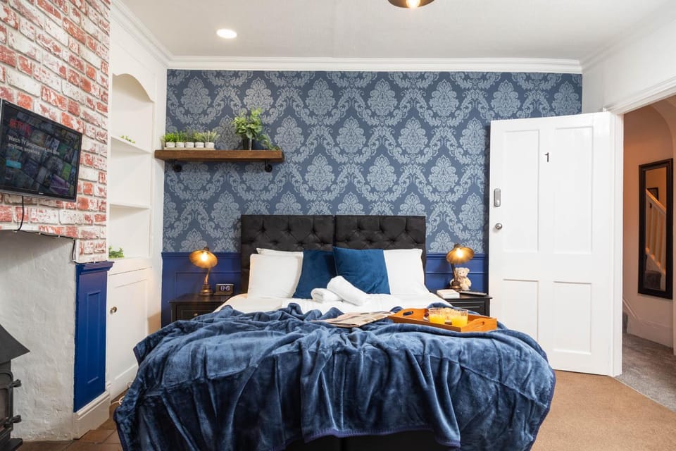 Bed, Bedroom