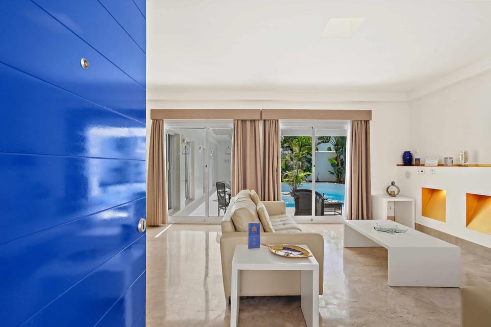 Facade/entrance, Living room