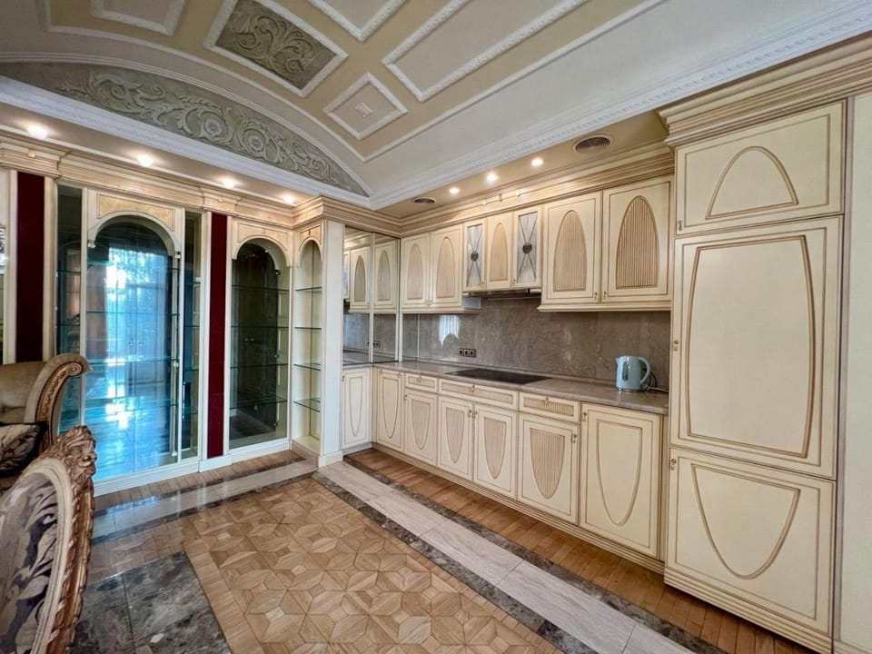 Apartments Rentals Ukraine on Kreshchatik Apartment in Kiev City - Kyiv